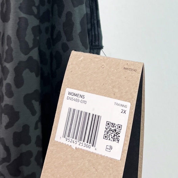 NWT Nike Nike Women's Dri-Fit One Slim Fit Plus Print Tank Top Leopard - Picture 6 of 9